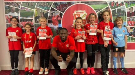 Our Under 10s Centre of Excellence Girls meet Tyreece Simpson!